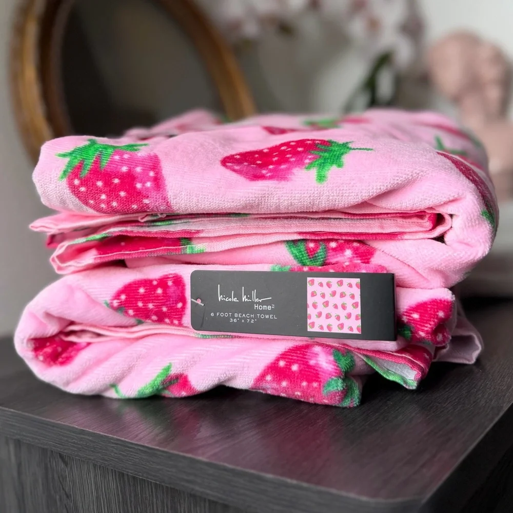 Nicole miller 100% Cotton bath towel beach Towels Set of 2 strawberry 🍓